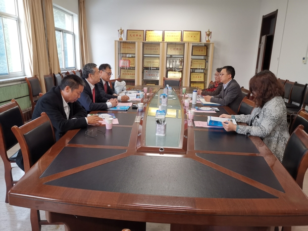 3  调研组与山东理工大学beat365体育官网交流（发文稿）.jpg