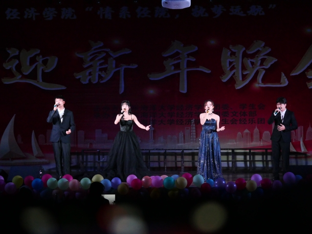 D:\Backup\桌面\新闻\1226beat365体育官网举办迎新年文艺晚会（院）\3男女生四重唱（发文稿）.jpg